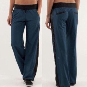 Lululemon Run: Right Round Track Pants 8 Alberta Lake/Black